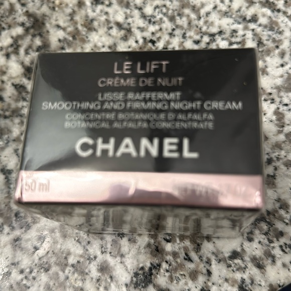 Chanel Le Lift Smoothing and
Firming Night Cream - brand new, never opened - Picture 1 of 2